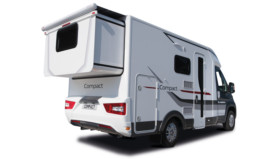 Une idée géniale pour l'Adria Compact SLS: l'extension à l'arrière pour les lits longitudinaux.